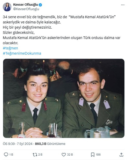 Kevser Ofluoğlu teğmenlerin yanında