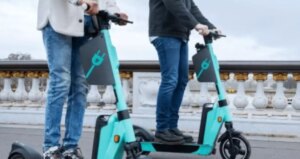elektrikli scooter kurallari nedir kimler kullanabilir 2025 elektrikli scooter icin ehliyet hiz guvenlik kurallari 94XRjwGI.jpg